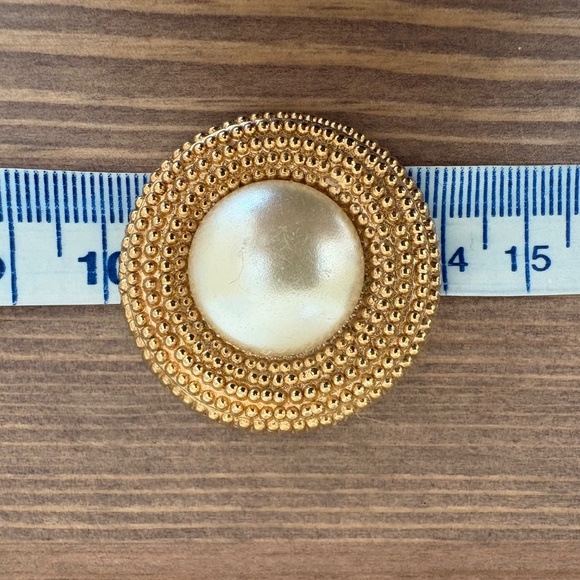 Vintage gold tone brooch set - Picture 5 of 5